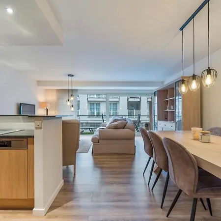 Lichtrijk In Hartje Vlak Bij Shoppingstraat & Кнокке-Хейст